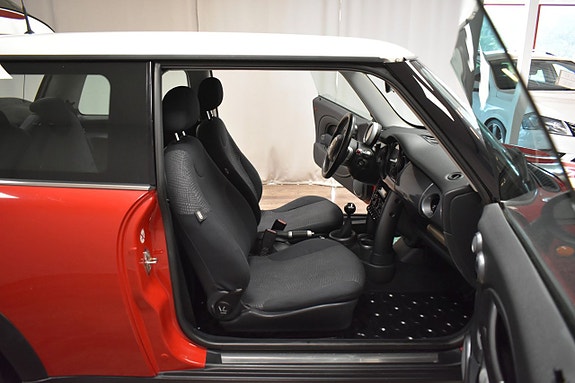 MINI Cooper 12 of 19