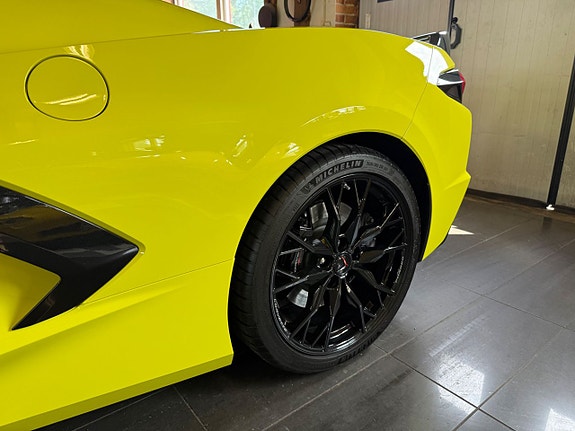 Chevrolet Corvette 16 of 22