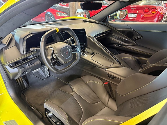 Chevrolet Corvette 18 of 22
