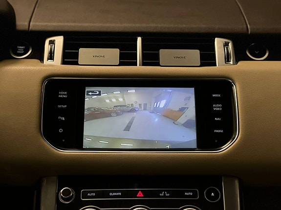Land Rover Range Rover Sport 24 of 26