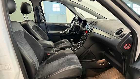 Ford S-MAX 18 of 27