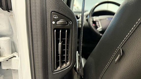 Ford S-MAX 24 of 27