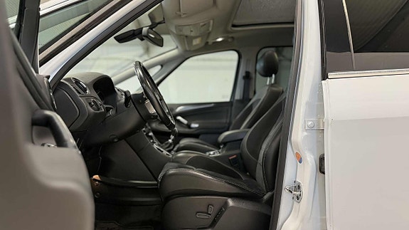 Ford S-MAX 9 of 27