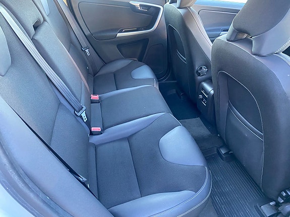 Volvo XC60 9 of 15