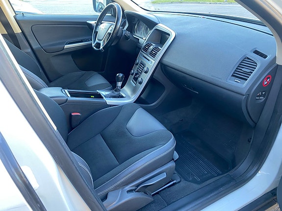 Volvo XC60 10 of 15
