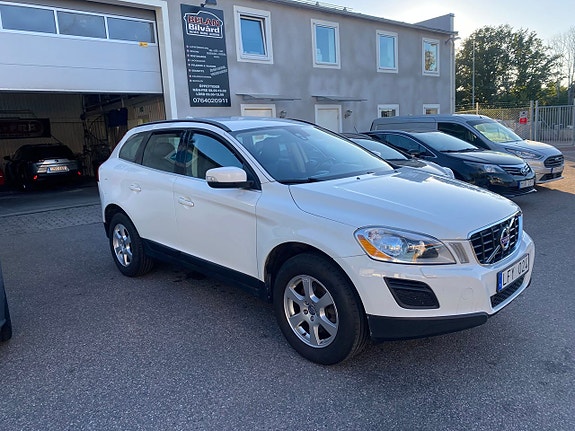 Volvo XC60 2 of 15