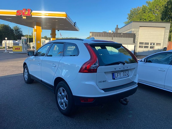 Volvo XC60 7 of 15