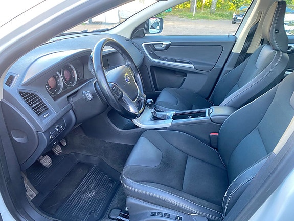 Volvo XC60 12 of 15
