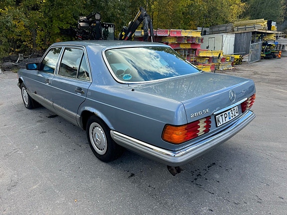 Mercedes-Benz 280 SE 2 of 6