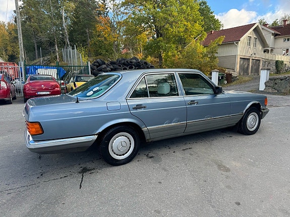 Mercedes-Benz 280 SE 4 of 6