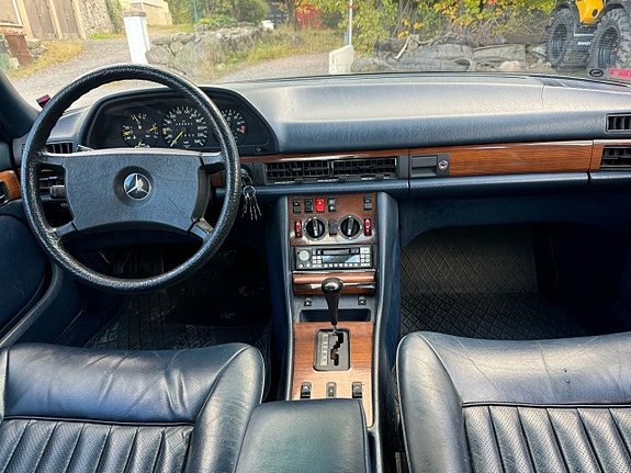 Mercedes-Benz 280 SE 5 of 6