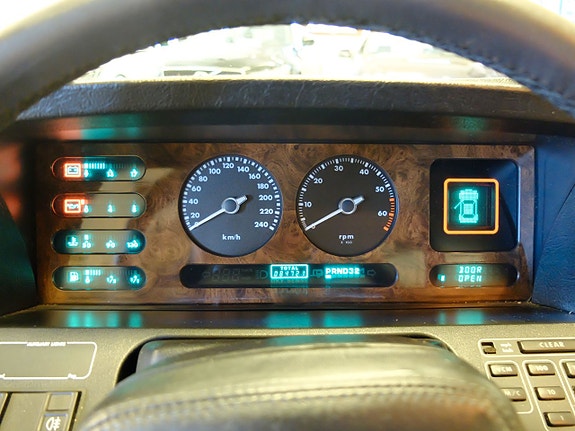 Jaguar XJ 22 of 30