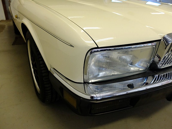 Jaguar XJ 8 of 30