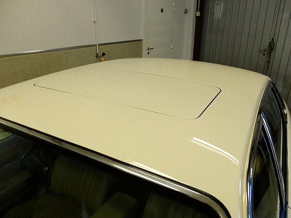 Jaguar XJ 12 of 30