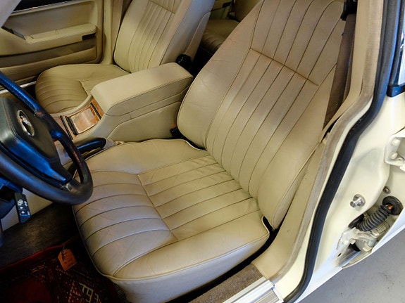 Jaguar XJ 23 of 30