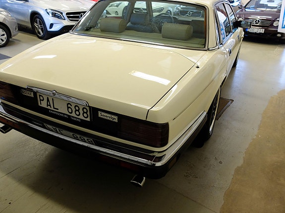 Jaguar XJ 5 of 30