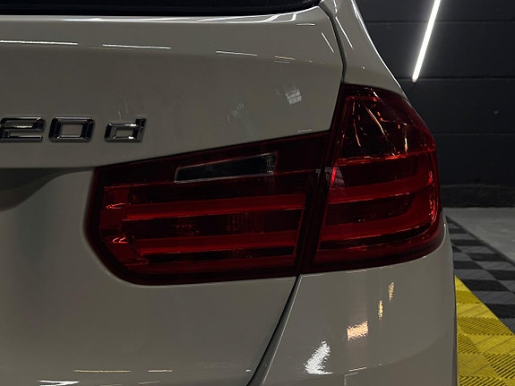 BMW 320 21 of 22