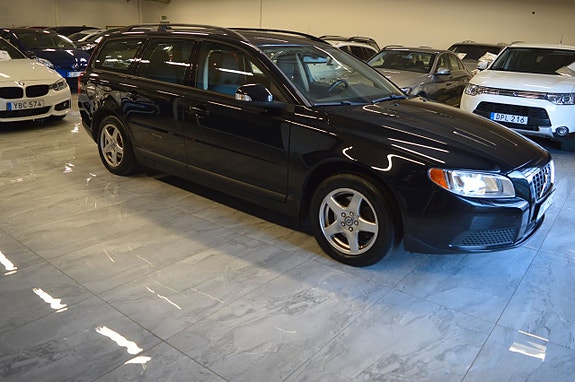 Volvo V70 2 of 18