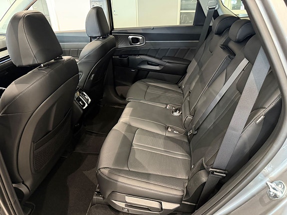 Kia Sorento 13 of 23