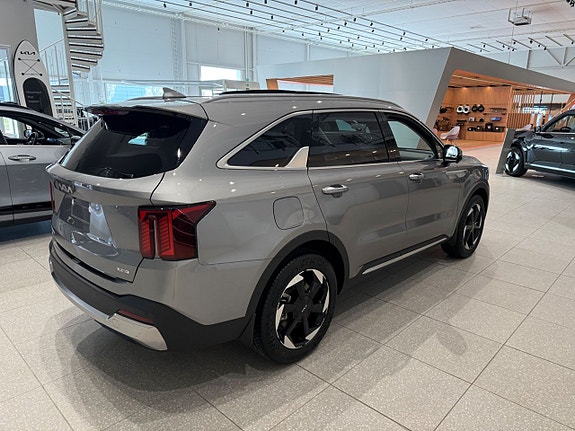 Kia Sorento 4 of 23
