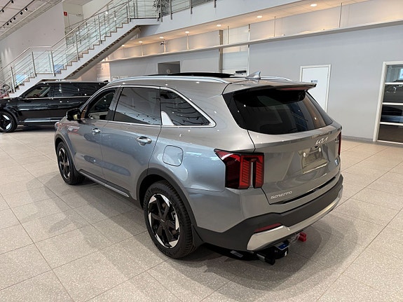 Kia Sorento 2 of 23