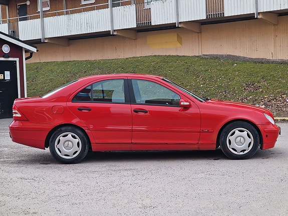 Mercedes-Benz C200 5 of 5