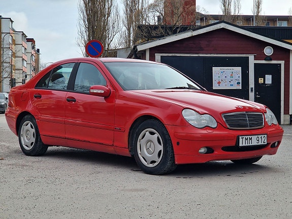 Mercedes-Benz C200 4 of 5