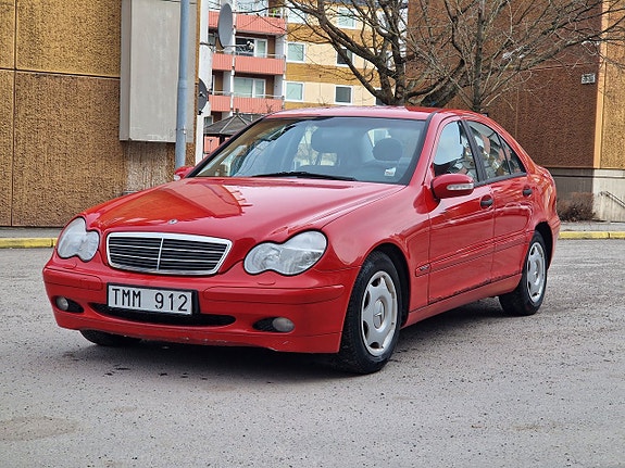 Mercedes-Benz C200 3 of 5