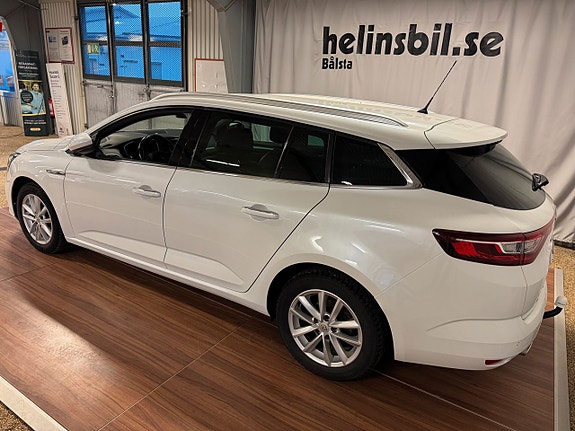 Renault Megane IV 2 of 5