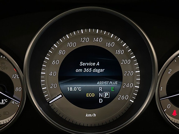 Mercedes-Benz E350 16 of 27