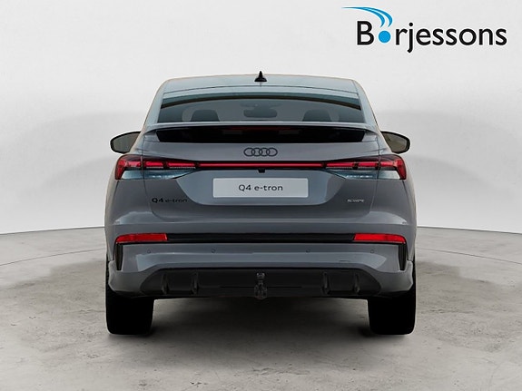 Audi Q4 e-tron 4 of 8