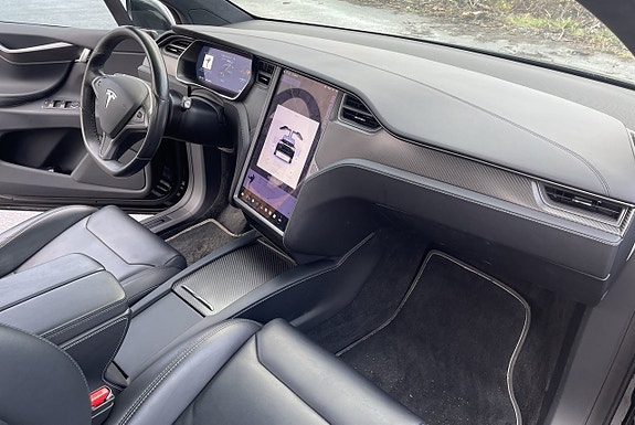 Tesla Model X 12 of 30