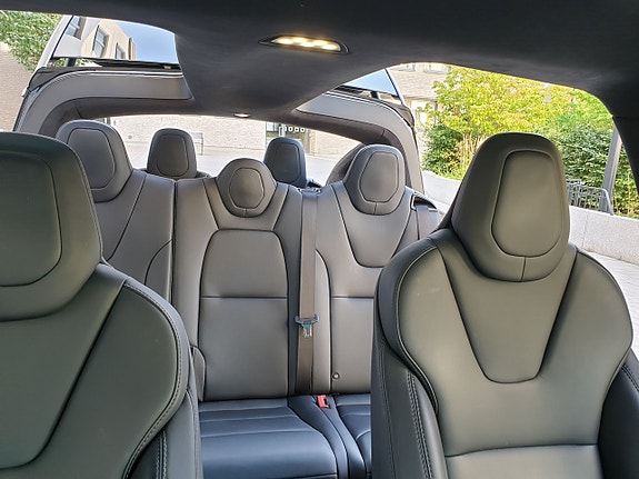 Tesla Model X 18 of 30