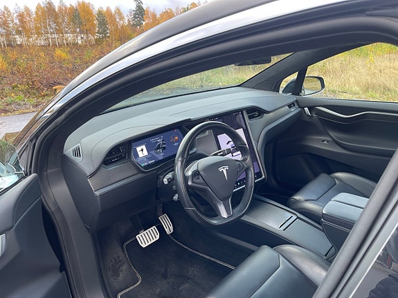 Tesla Model X 2 of 5