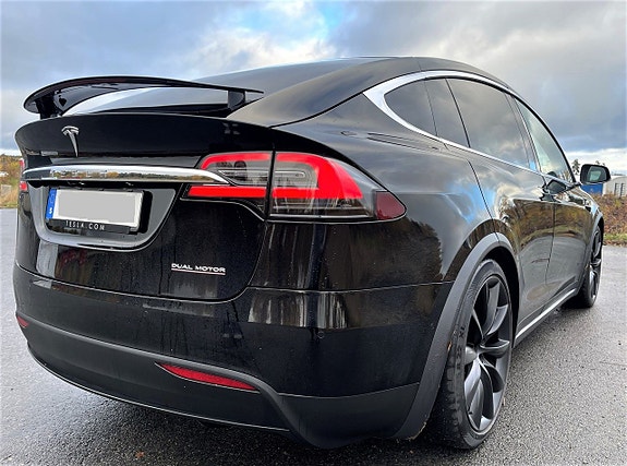 Tesla Model X 14 of 30