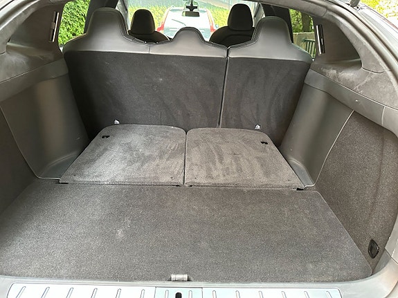 Tesla Model X 21 of 30
