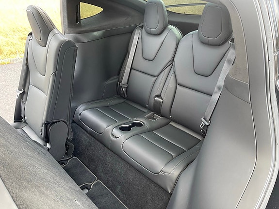 Tesla Model X 4 of 5