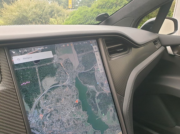 Tesla Model X 27 of 30