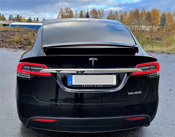 Tesla Model X 7 of 30
