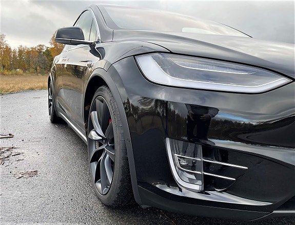 Tesla Model X 17 of 30