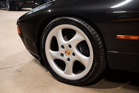Porsche 928 20 of 20