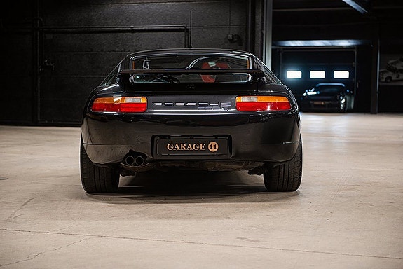 Porsche 928 4 of 20