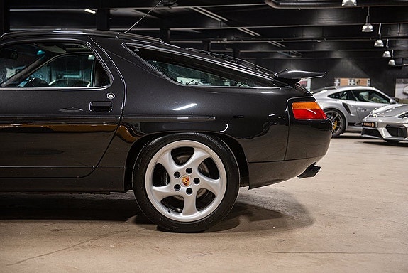 Porsche 928 19 of 20