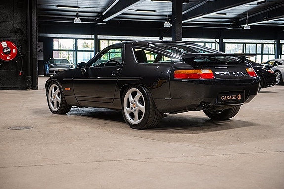Porsche 928 3 of 20
