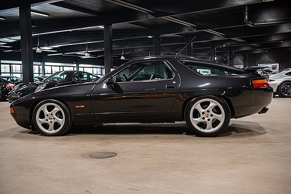 Porsche 928 2 of 20