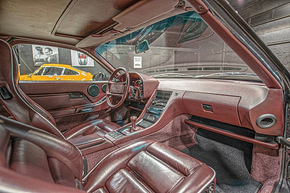 Porsche 928 12 of 20