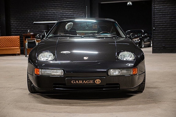 Porsche 928 8 of 20