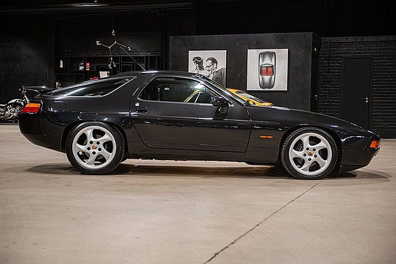 Porsche 928 6 of 20