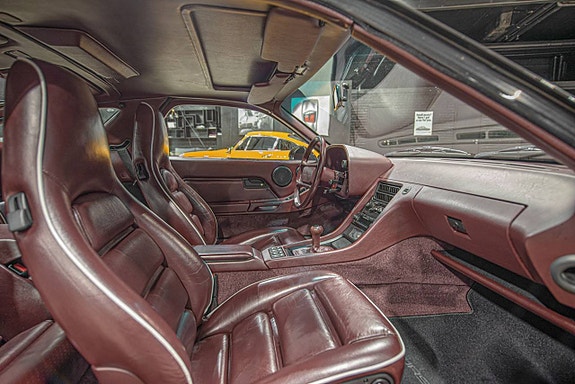Porsche 928 13 of 20