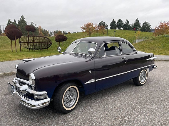 Ford Custom 2 of 5